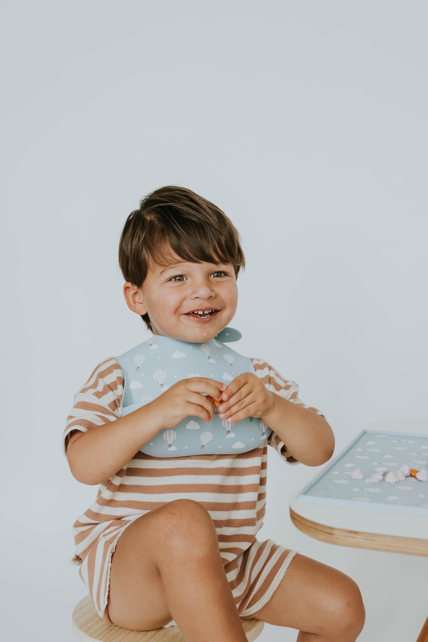 Printed Silicone Bib Up Up & Away – Evri
